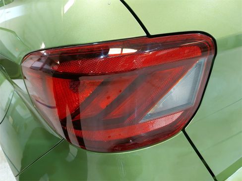 Used 2024 Hyundai Venue SEL image 33