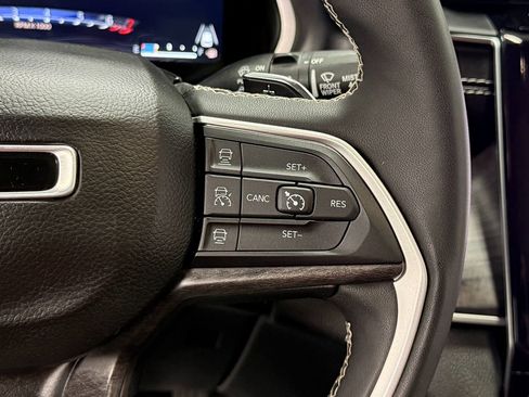 Used 2023 Jeep Grand Cherokee L Limited AWD/4WD image 19