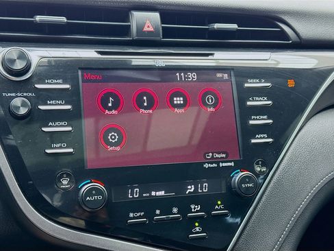 Used 2018 Toyota Camry XSE FWD image 9