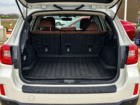 Used 2017 Subaru Outback 3.6R Touring w/ Popular Package #5A image 32