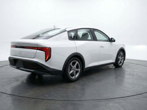 Used 2025 Kia K4 LXS FWD image 9