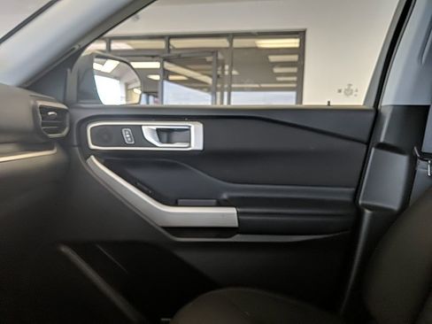 Used 2020 Ford Explorer XLT w/ Comfort Package image 25