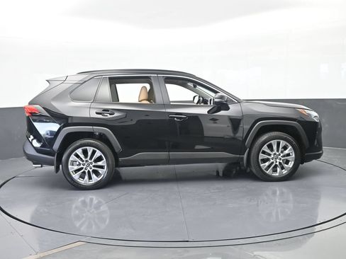 Used 2025 Toyota RAV4 XLE Premium FWD image 7