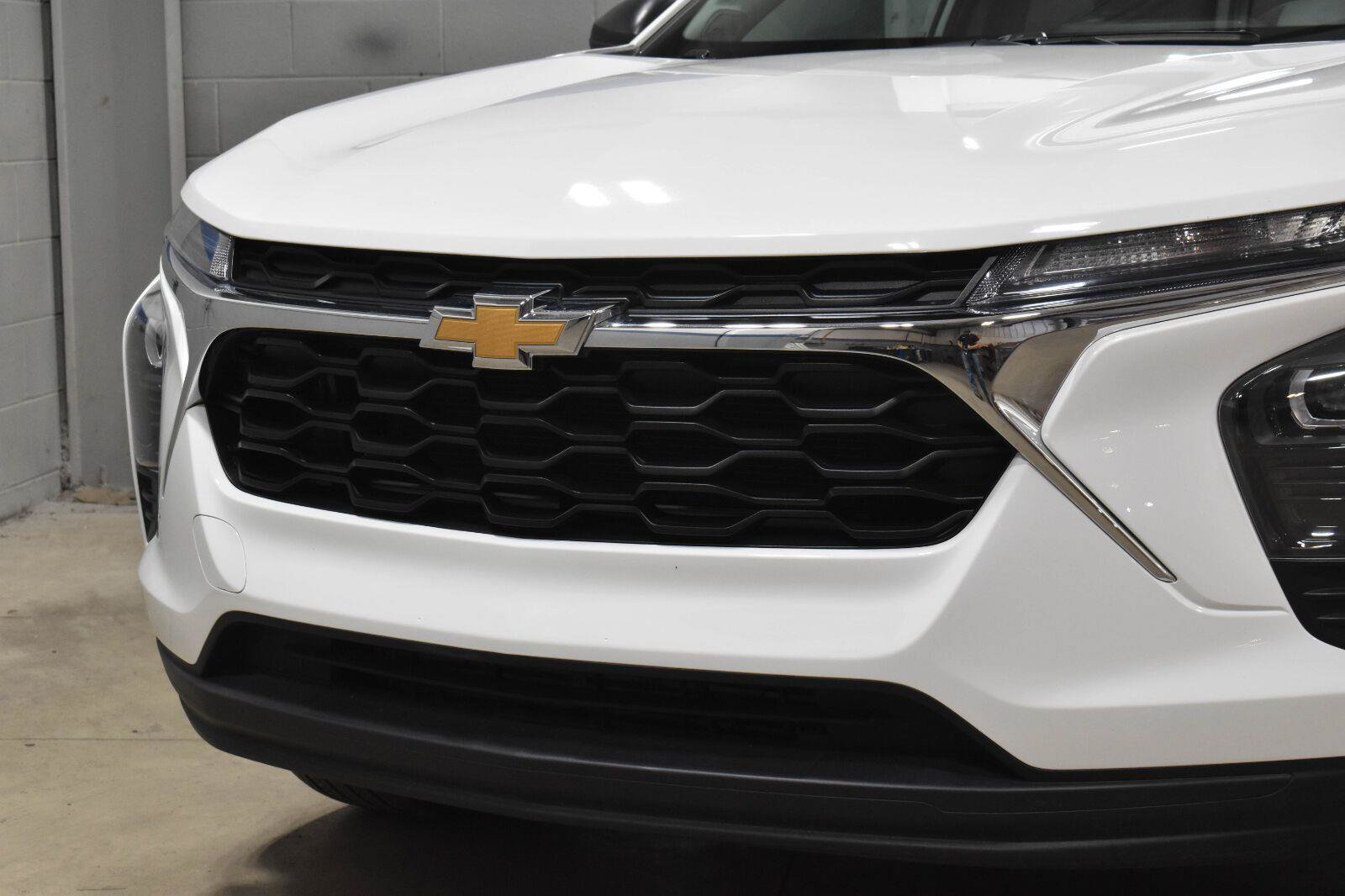 Used 2024 Chevrolet Trax LS FWD image 29
