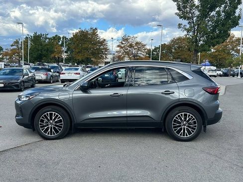 Used 2023 Ford Escape SE w/ Class II Trailer Tow Package image 7