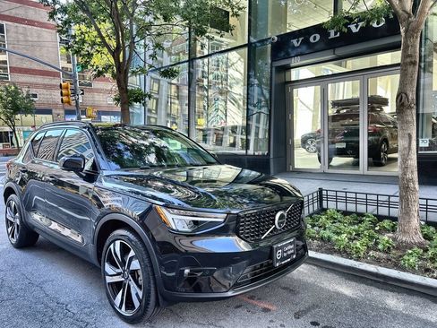 Certified 2023 Volvo XC40 B5 Plus w/ Protection Package Premier AWD/4WD image 1