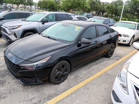 Used 2023 Hyundai Elantra Blue FWD image 3