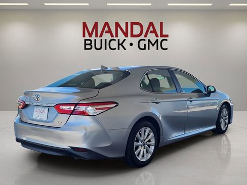 Used 2020 Toyota Camry LE image 6