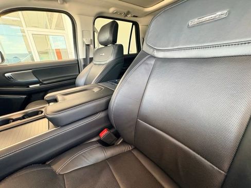 Used 2025 Ford Expedition Platinum AWD/4WD image 25
