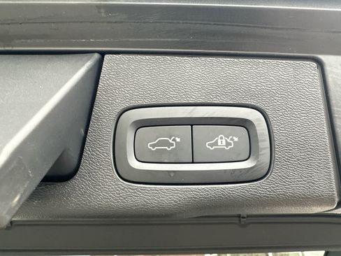 Used 2024 Volvo XC60 B5 Core w/ Protection Package Premier image 13