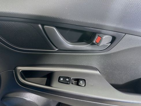 Used 2019 Hyundai Kona SE image 29