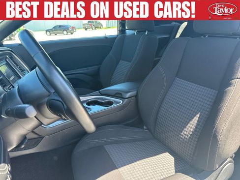 Used 2021 Dodge Challenger SXT RWD image 11