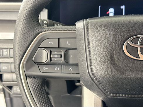 Used 2024 Toyota Tacoma TRD Sport AWD/4WD image 17