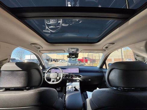 Used 2026 Genesis Electrified GV70 Advanced image 3