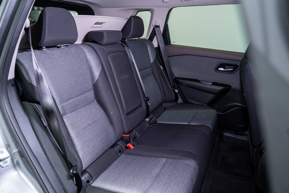 Used 2023 Nissan Rogue SV FWD image 15