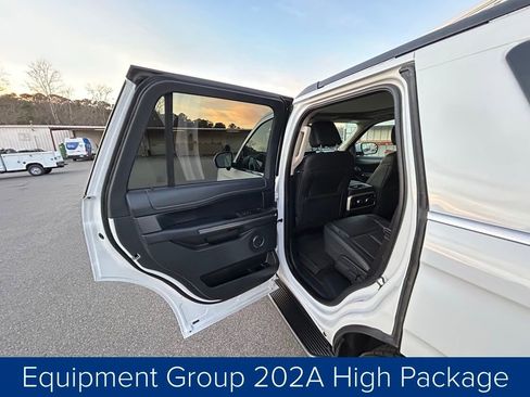 Used 2022 Ford Expedition XLT image 18