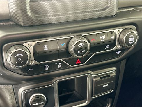 Used 2022 Jeep Wrangler Unlimited Sport AWD/4WD image 24