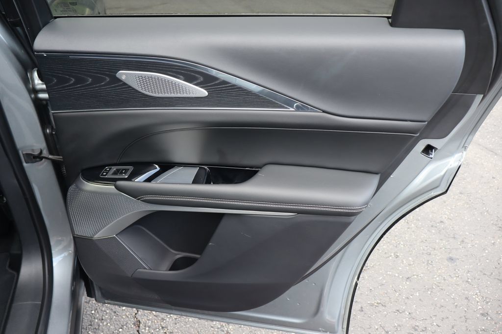 Used 2024 Cadillac Lyriq Sport RWD image 37