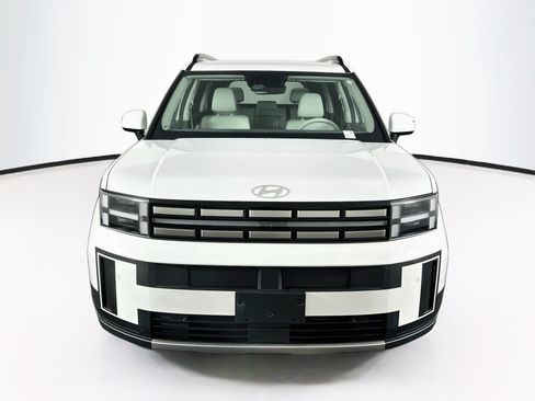 Used 2026 Hyundai Santa Fe SEL FWD image 2