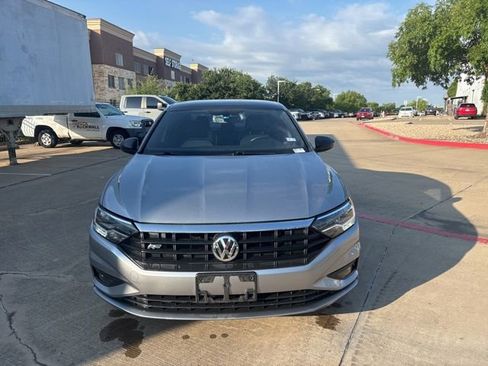 Used 2019 Volkswagen Jetta R-Line w/ R-Line Cold Weather Package FWD image 2