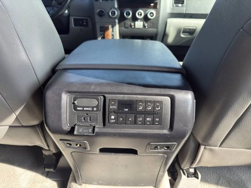 Used 2010 Toyota Sequoia Platinum image 23