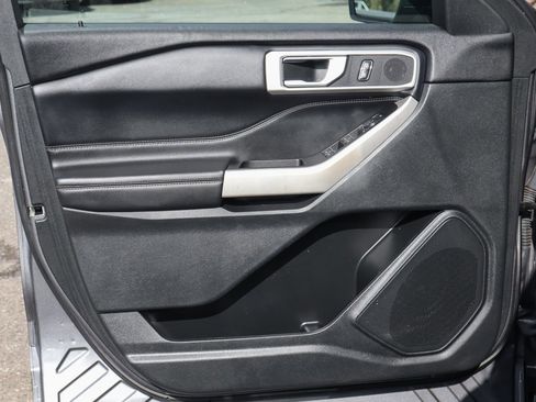 Used 2022 Ford Explorer XLT image 14