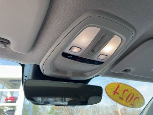 Used 2024 Volvo XC40 B5 Plus w/ Protection Package Premier image 25