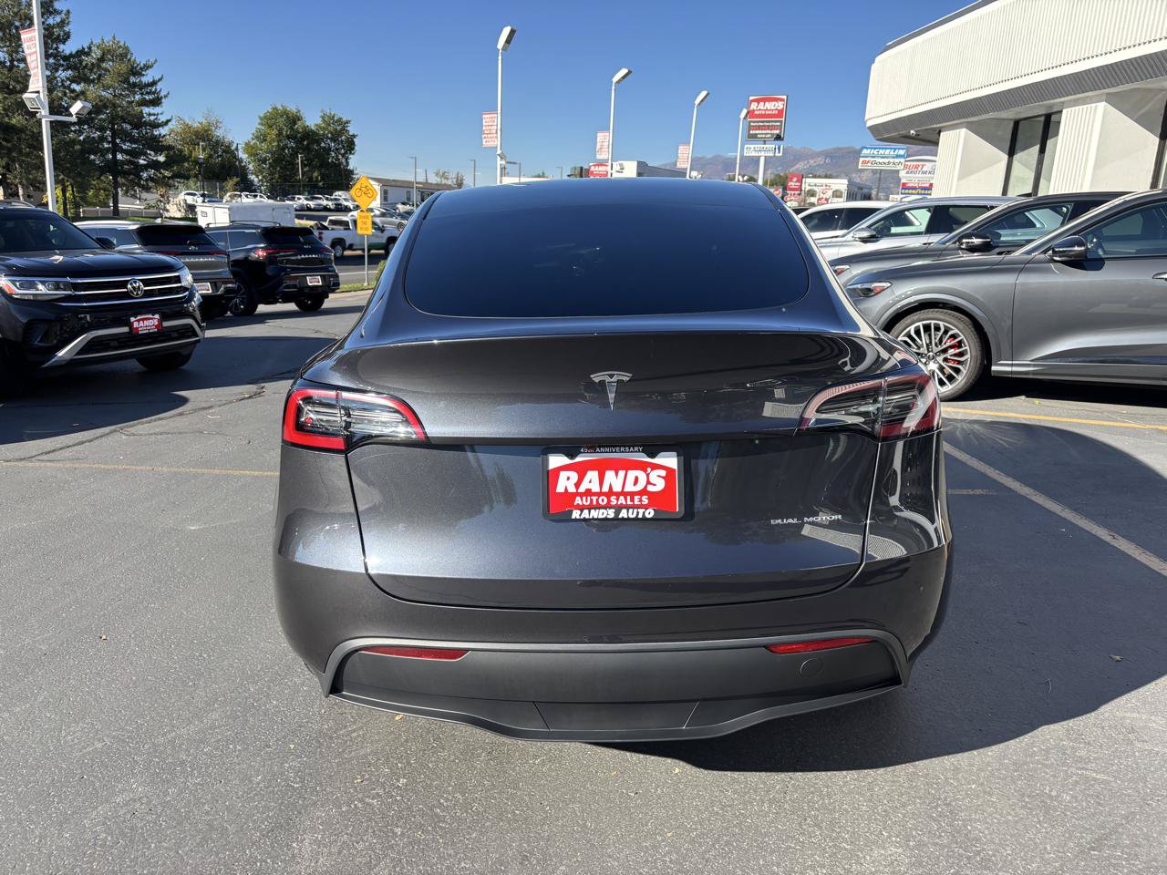 Used 2024 Tesla Model Y Long Range AWD/4WD image 9