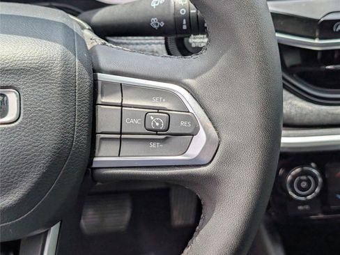 Used 2024 Jeep Compass Latitude AWD/4WD image 21
