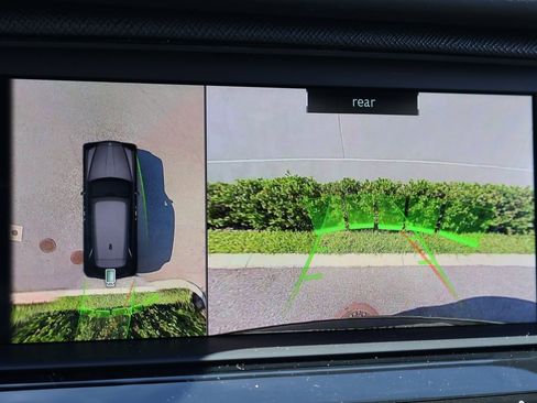 Used 2023 Rolls-Royce Cullinan Black Badge w/ Leather Finishing Pack image 33