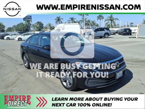 Used 2024 Volkswagen Jetta SE FWD image 3