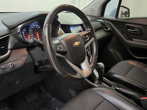 Used 2019 Chevrolet Trax LT w/ LT Convenience Package AWD/4WD image 16