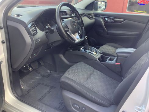 Used 2017 Nissan Rogue Sport SV w/ SV All-Weather Package image 11