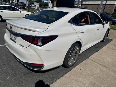 Used 2023 Lexus ES 300h w/ Accessory Package (Z1) FWD image 3