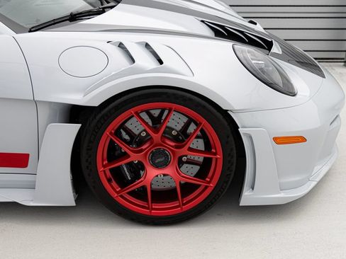 Certified 2025 Porsche 911 GT3 RS RWD image 9