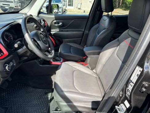Used 2022 Jeep Renegade Trailhawk AWD/4WD image 14