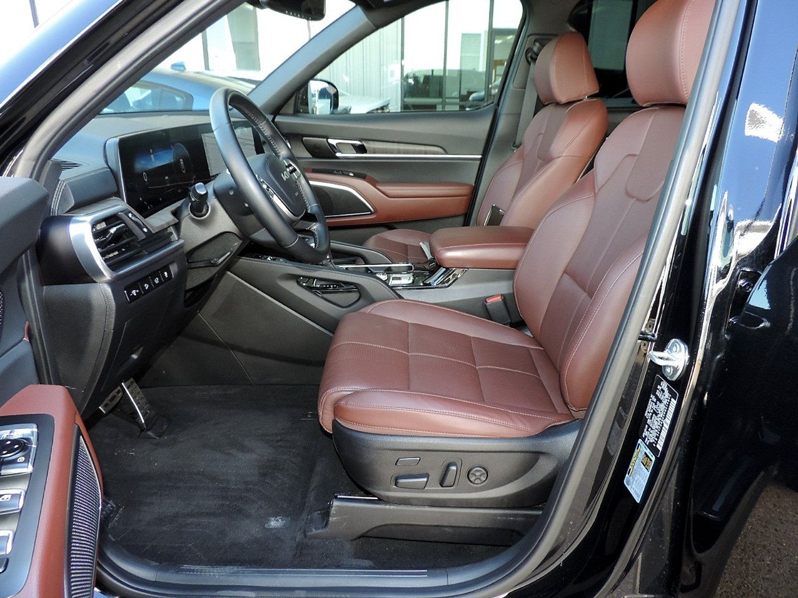 Used 2024 Kia Telluride SX w/ Towing Package FWD image 14