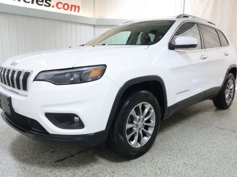 Used 2020 Jeep Cherokee Latitude Plus w/ Cold Weather Group AWD/4WD image 2