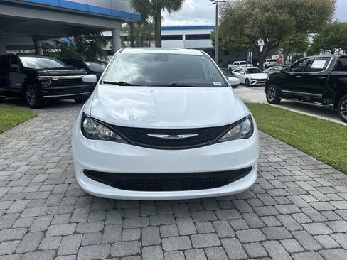 Used 2023 Chrysler Voyager LX FWD image 18
