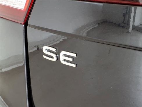 Used 2023 Volkswagen Tiguan SE image 18