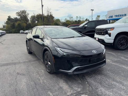 Used 2024 Toyota Prius LE image 2