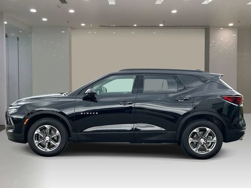 Used 2024 Chevrolet Blazer LT w/ Convenience Package FWD image 2