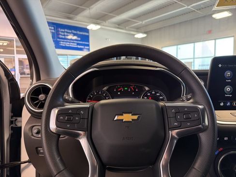 Used 2025 Chevrolet Blazer LT AWD/4WD image 19
