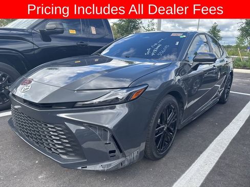 Used 2025 Toyota Camry SE FWD image 1