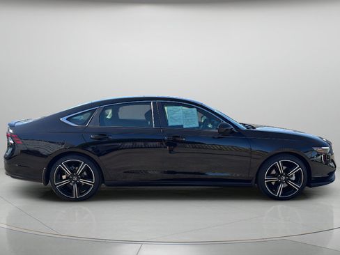 Used 2025 Honda Accord Sport image 16