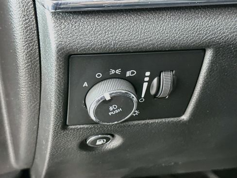 Used 2019 Jeep Grand Cherokee Limited RWD image 17