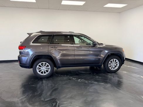 Used 2021 Jeep Grand Cherokee Laredo AWD/4WD image 21
