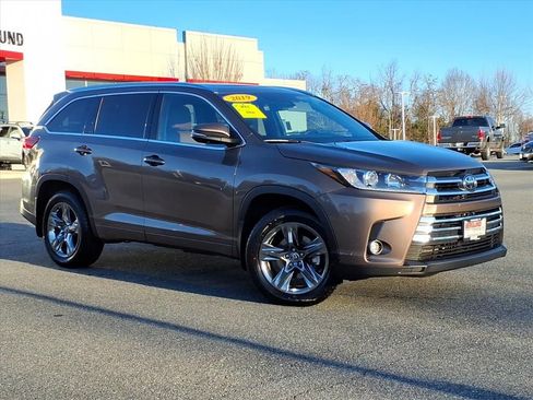 Used 2019 Toyota Highlander Limited Platinum image 2