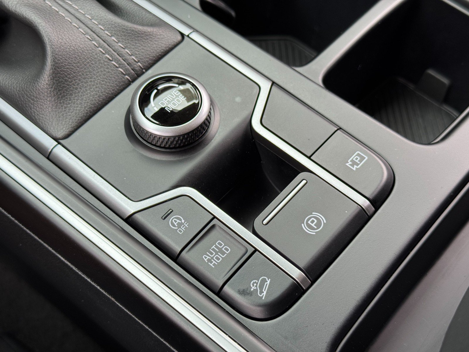 Used 2024 Kia Sorento LX FWD image 30
