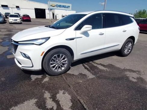 Certified 2024 Buick Enclave Essence AWD/4WD image 4